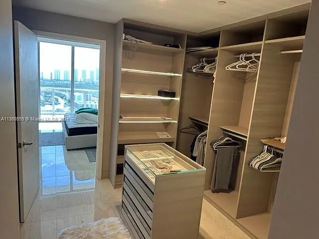 16385 Biscayne Blvd #7 — Photo 27