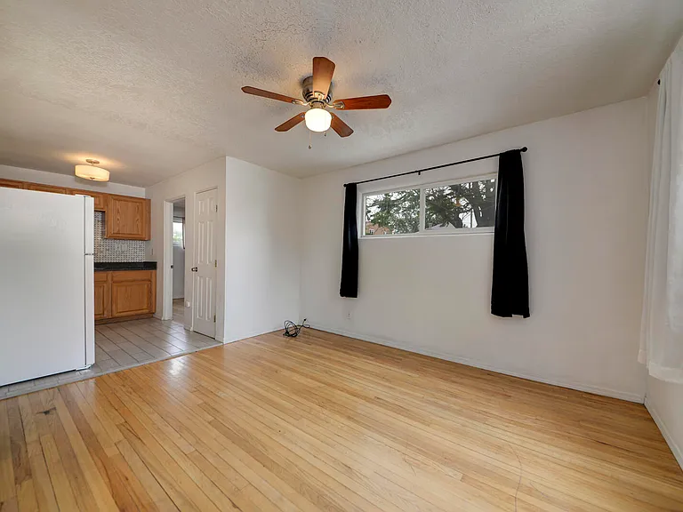 306 Stanford Dr SE #B — Photo 4