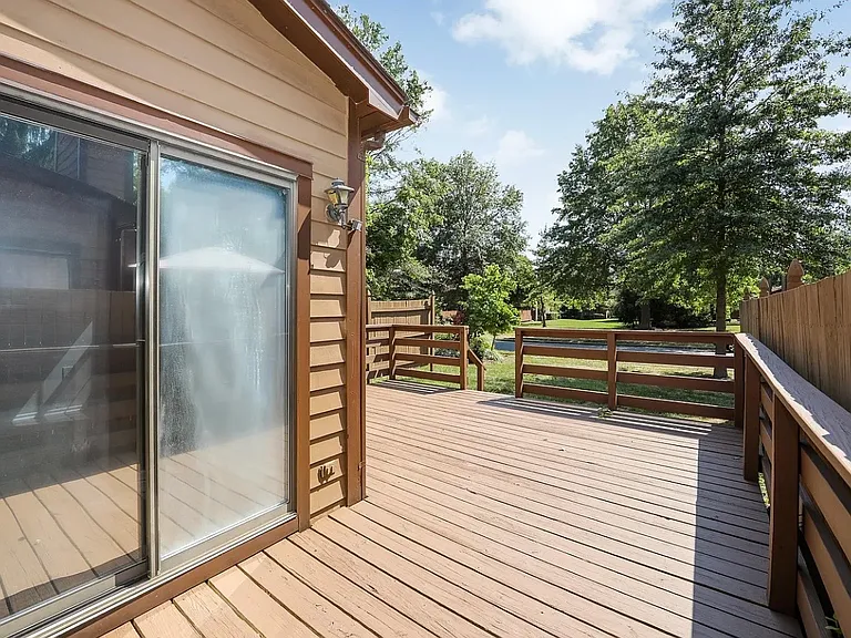 58 Danielle Ct — Photo 36