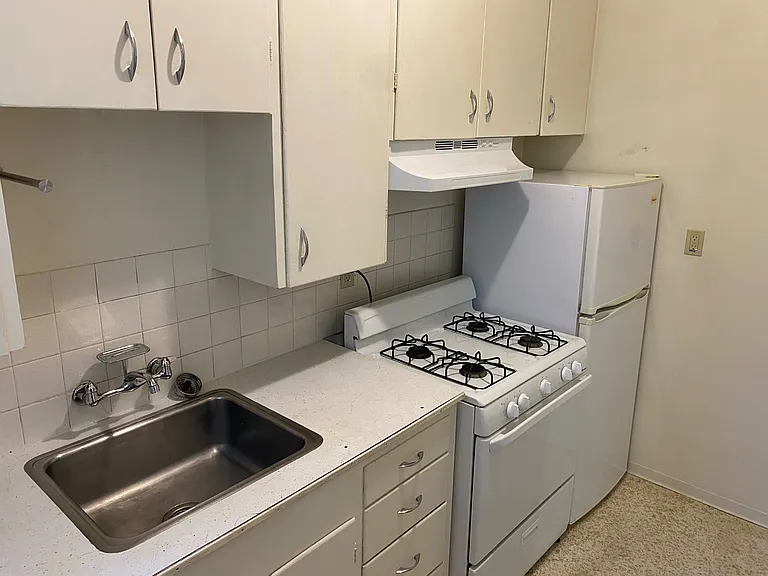 311 N Broadway St — Photo 14