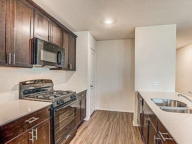 4th image of 1524 Stonefield Dr