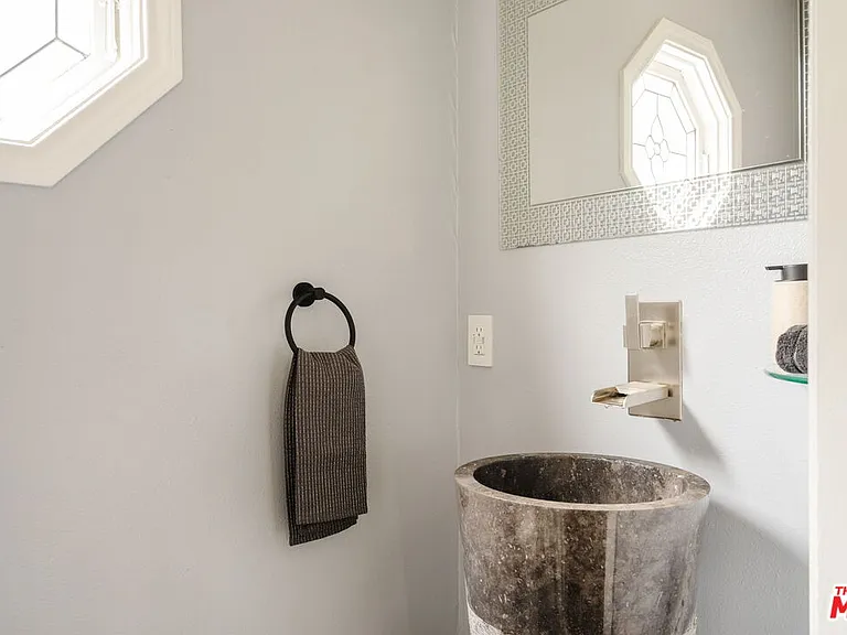728 Montecito Dr — Photo 11