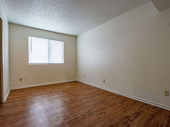 5th image of 2332 N Cotner Blvd #8