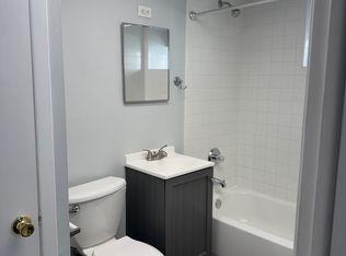 29W543 Batavia Rd APT 5, Warrenville, IL 60555