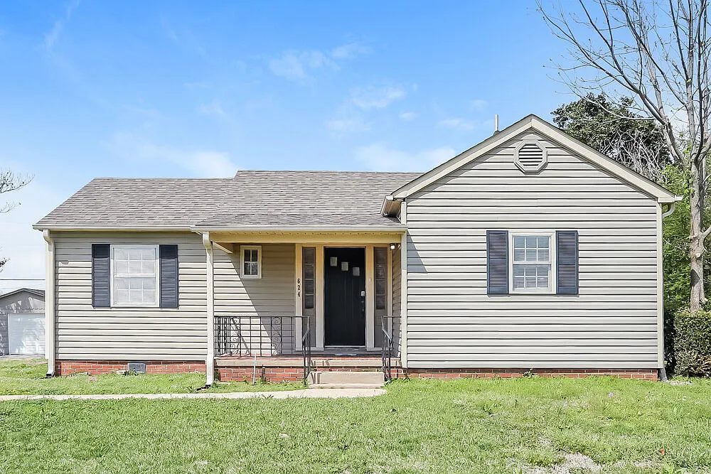3 bed, 1.5 bath, 1406 sqft, $1,390 — Photo 3