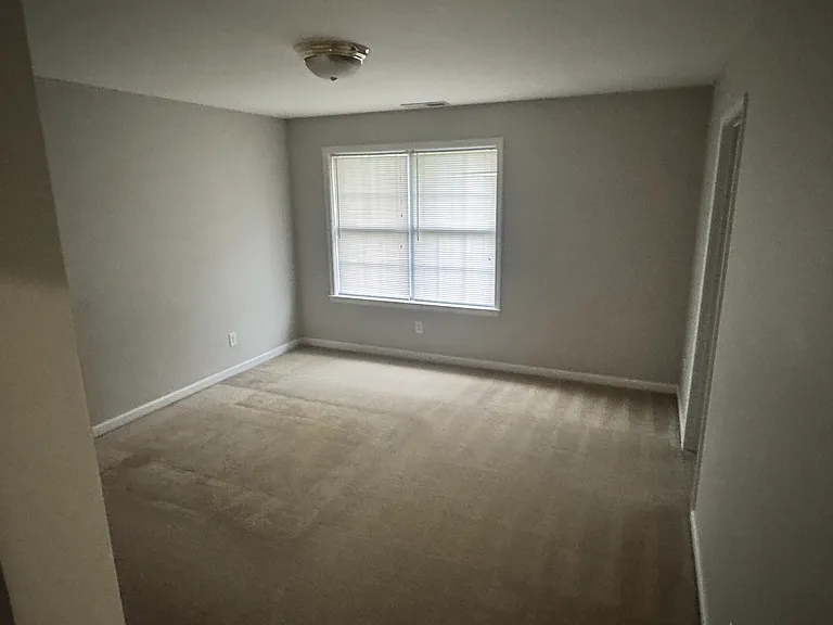 733 W High St — Photo 13