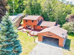 5369 Edgewater Beach Rd, Green Bay, WI 54311