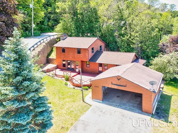 5369 Edgewater Beach Rd, Green Bay, WI 54311