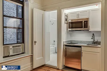 Rented by Barkoff Residential 