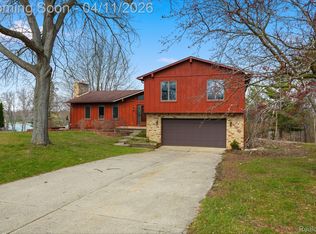 11509 Nora Dr, Fenton, MI