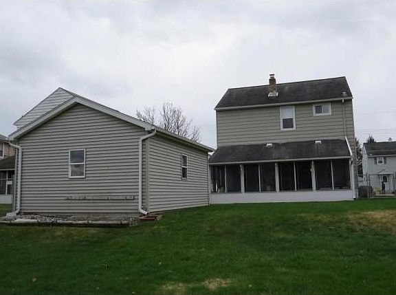 5th image of 621 Paden St