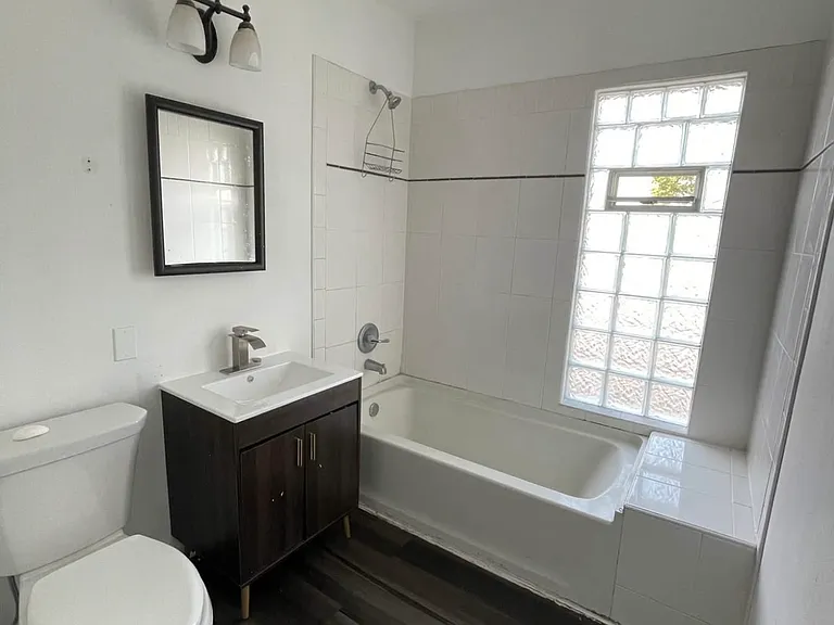 2055 Douglas Ave — Photo 11