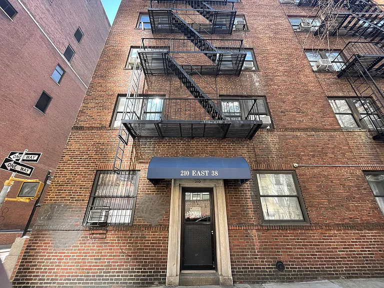 210 E 38th St #2G — Photo 9