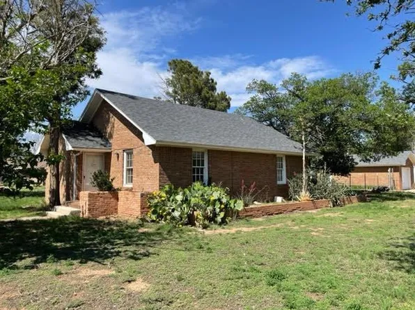 504 Maurer St, Anton, TX 79313