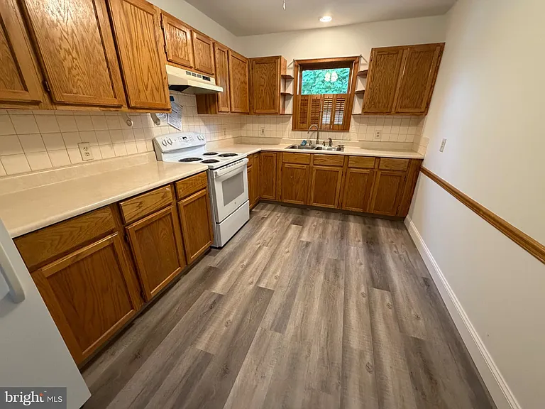 122 Glen Ave — Photo 5
