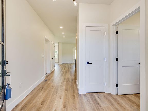 4th image of 133 Unaka View Dr