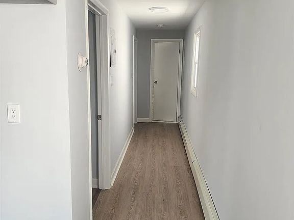 Hallway to the 2 bedrooms & bath