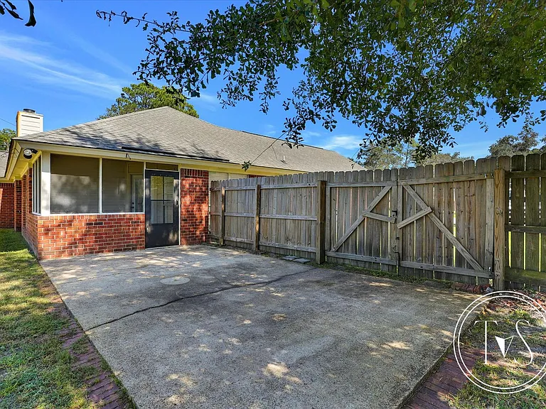 801 Winchester Rd — Photo 28