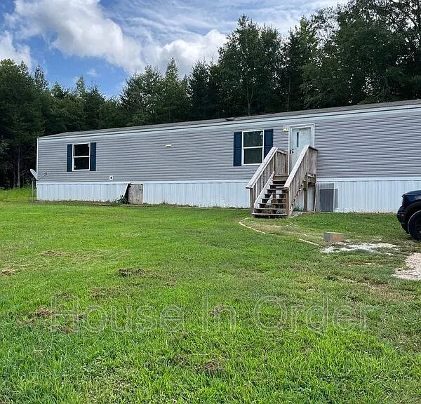 124 Shamrock Park Dr — Photo 1