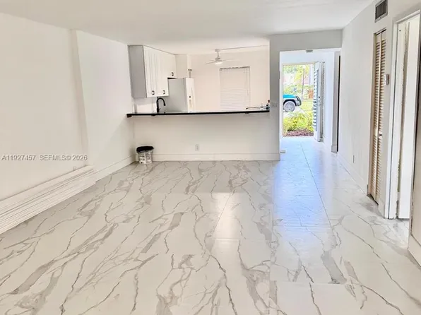 1402 NW 80th Ave APT 107, Margate, FL 33063