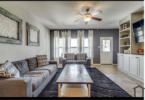 4 bed, 2300 sqft, $3,200 — Photo 4
