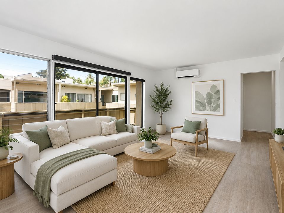 1st image of 2032 N Beachwood Dr