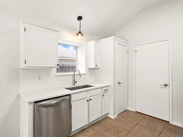 6808 Cedar Shadow Dr — Photo 6