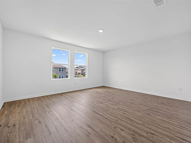 654 Amesbury Rd — Photo 36