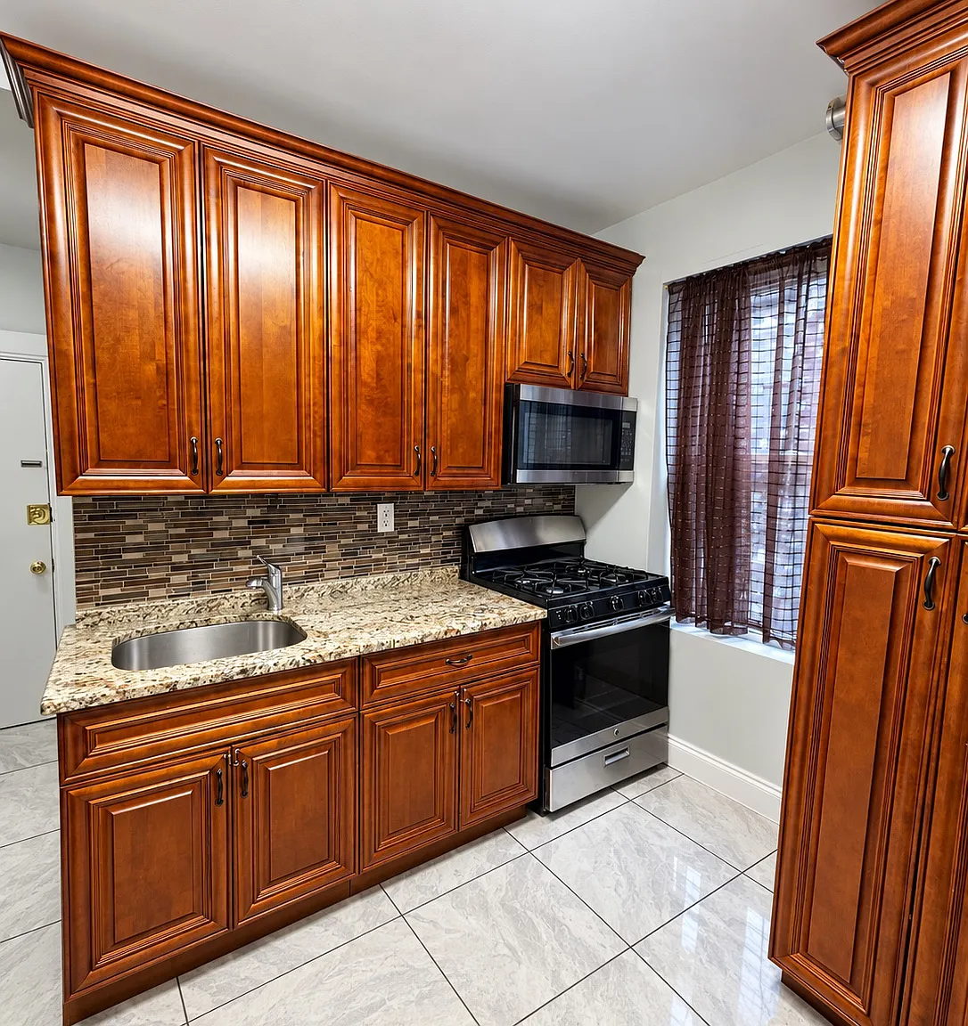2 bed, 650 sqft, $2,295 — Photo 2