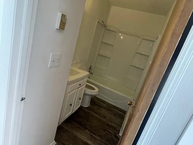 550 W 2nd St #6 — Photo 6