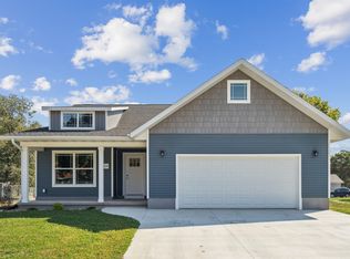 1229 W 7th St, Waterloo, IA 50702