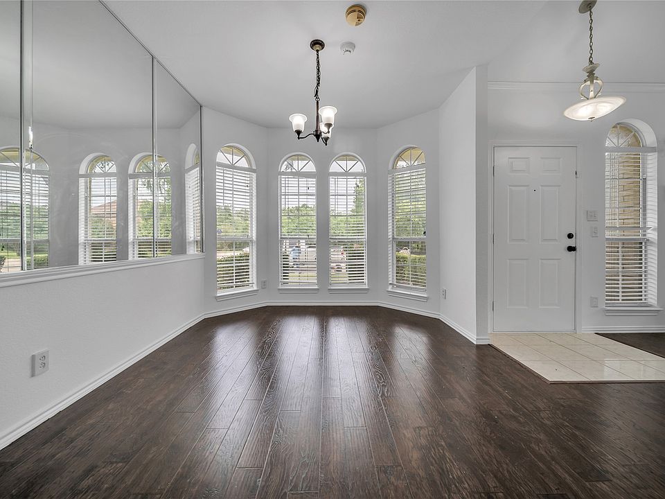 1st image of 521 Creek Ct