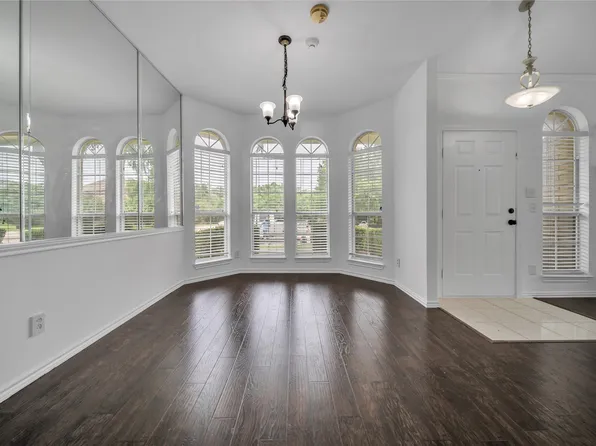 521 Creek Ct, Lewisville, TX 75067