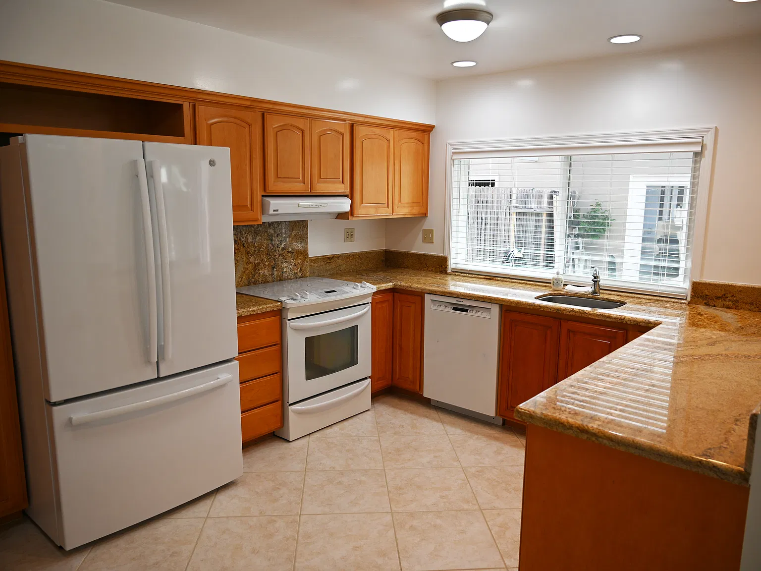 3 bed, 1600 sqft, $4,800 — Photo 4
