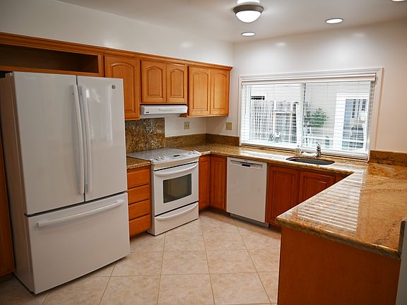 4th image of 4246 Larwin Ave