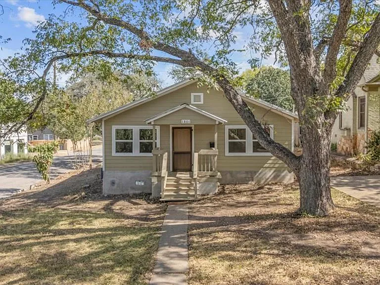 1801 Travis Heights Blvd — Photo 2
