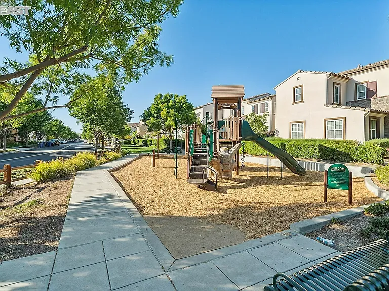 3047 Blackberry Ave — Photo 36