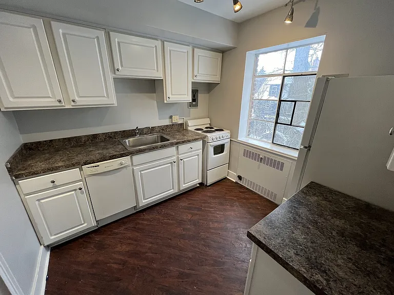 109 Lexington Ave #2 — Photo 15