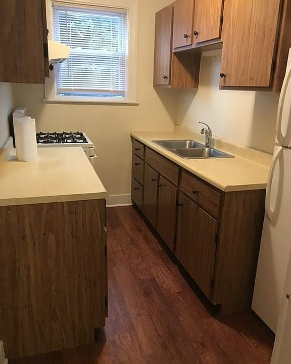 2nd image of 156 Thomas St APT 2