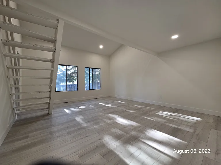 18654 NE 55th Way — Photo 13