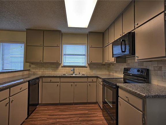 4th image of 5924 Royal Club Dr