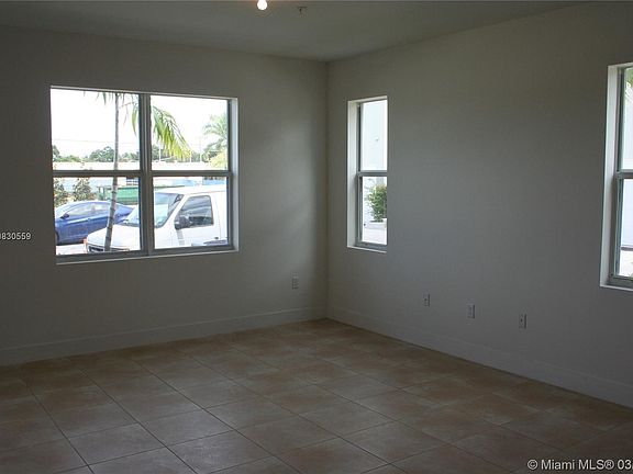 4th image of 460 NE 35th Ct #5