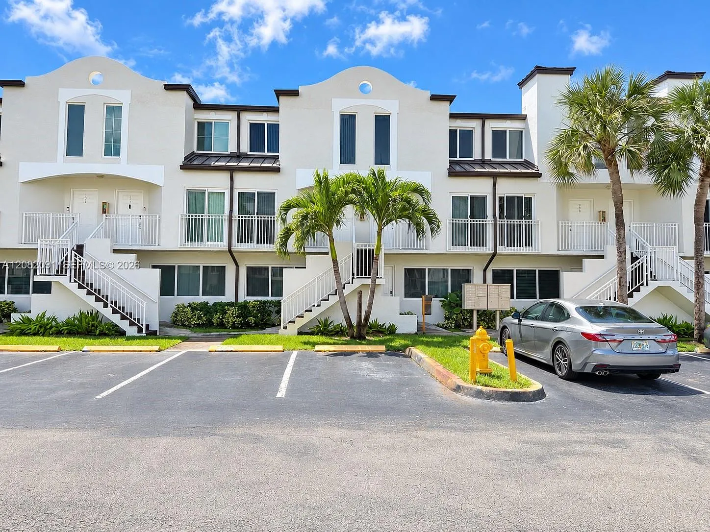 Coral Pointe Townhomes Co — Photo 1