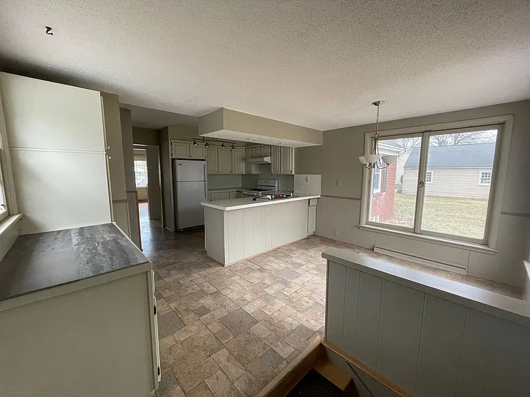 241 Boughey St — Photo 4