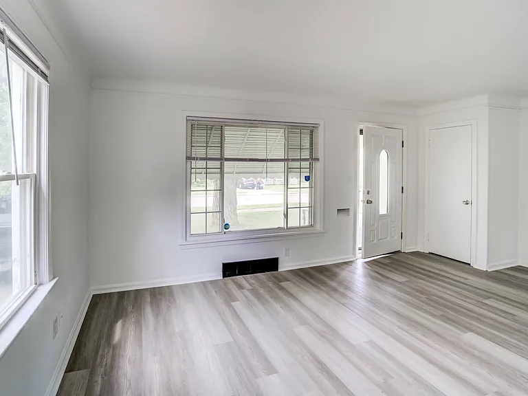 1343 Victory Dr — Photo 27