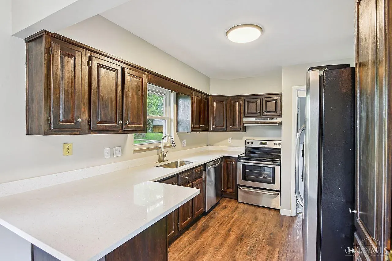 3 bed, 1.5 bath, 1428 sqft, $2,200 — Photo 4
