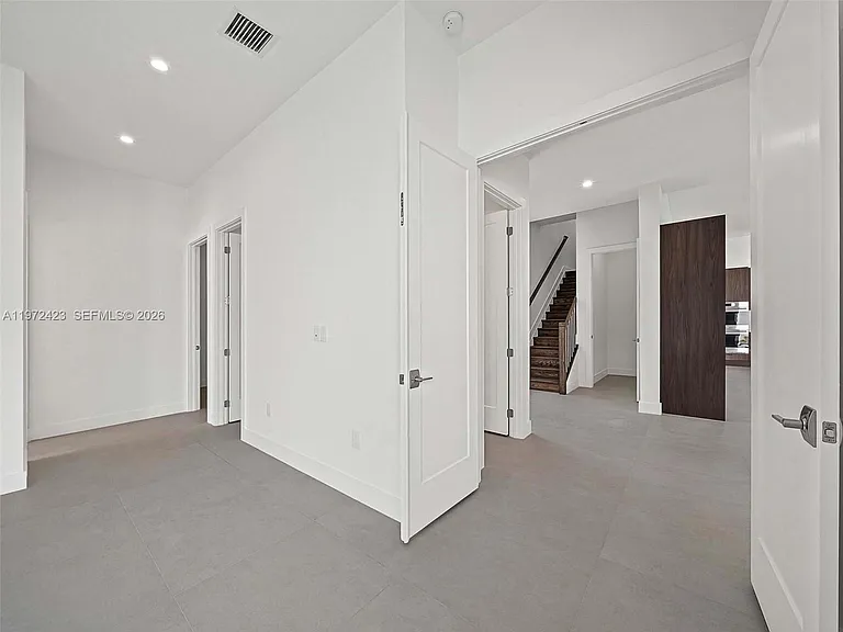 5718 Ashwood Cir W — Photo 54