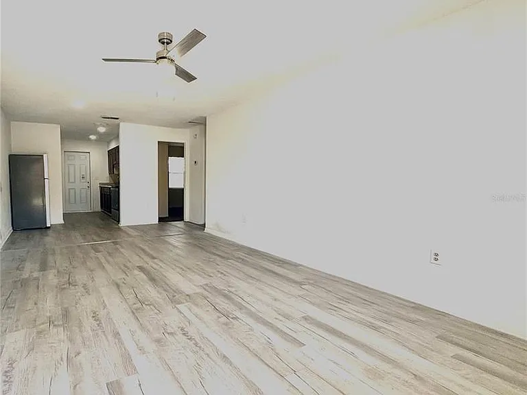 468 Oregon Ave — Photo 2