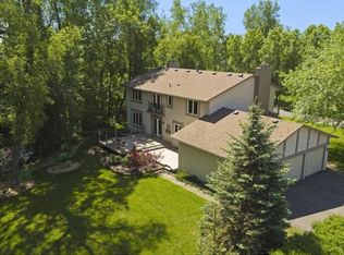 12 Deer Hills Dr, North Oaks, MN 55127