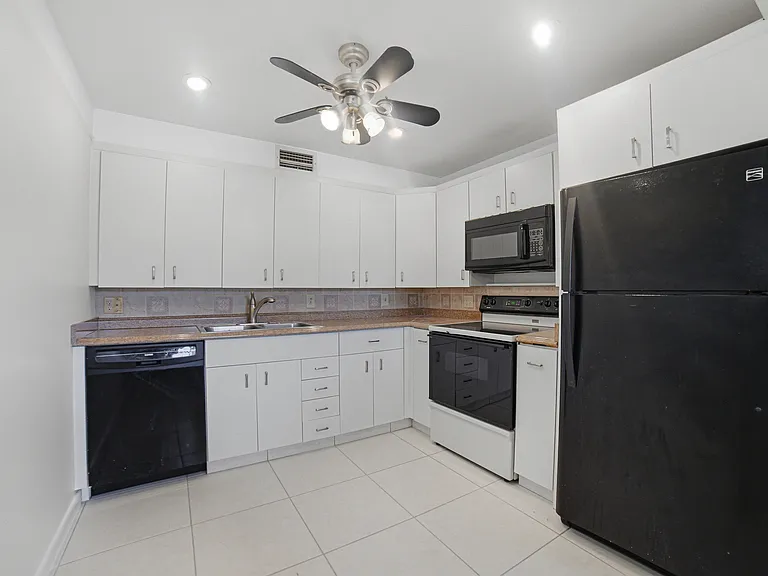 1025 Newcastle Dr #1025-B — Photo 12